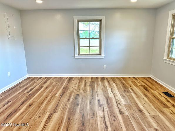 2009 Hallsville Road, Beulaville, NC 28518
