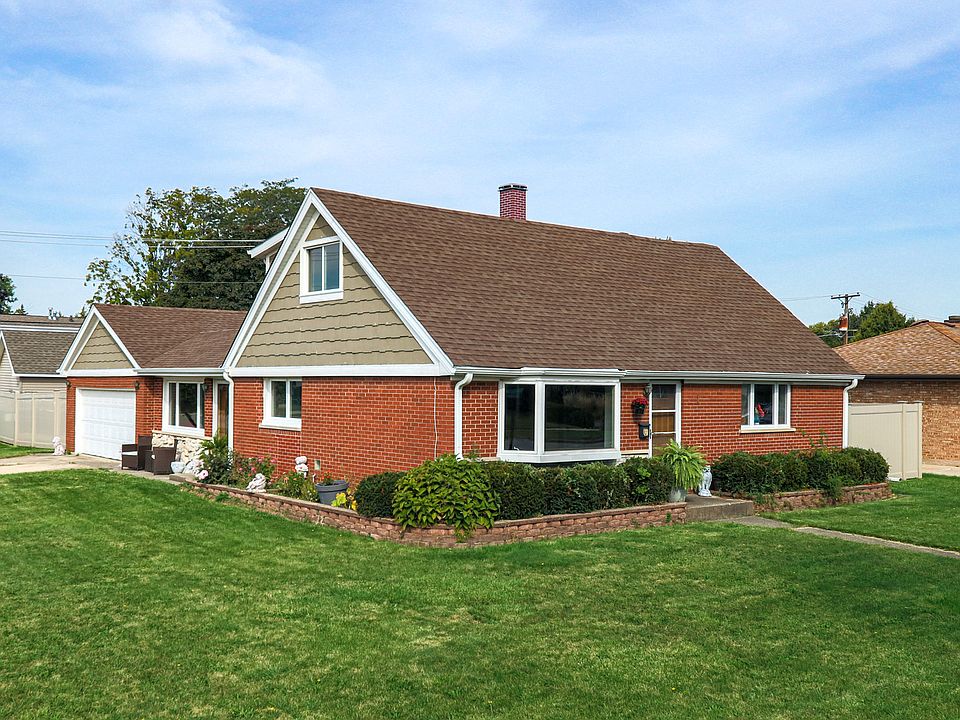 2nd image of 9236 Pembroke Ln