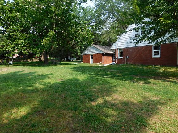 5th image of 77 Garden Ave N