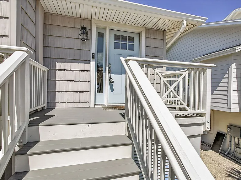 1766 Beach Ave — Photo 5