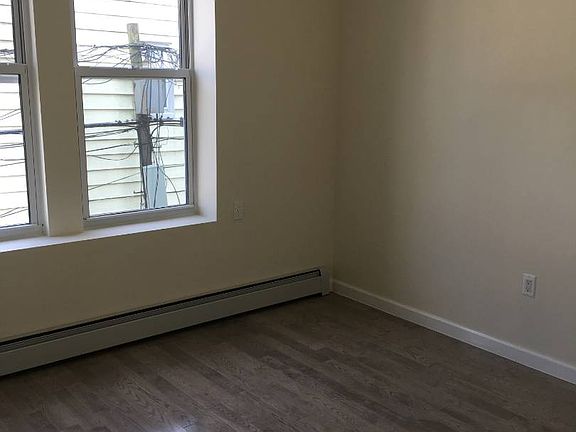 5th image of 71 Bay 22nd St APT 2