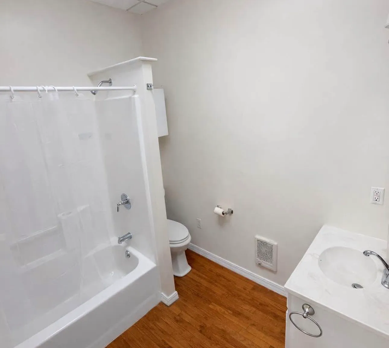 2 bed, 1000 sqft, $900 — Photo 4