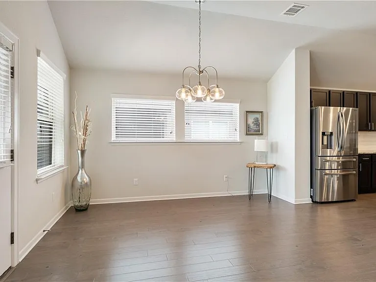 242 Krupp Ave — Photo 7