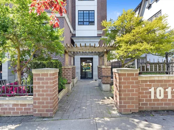 1011 Burdett Ave #105, Victoria, BC V8V 3G9