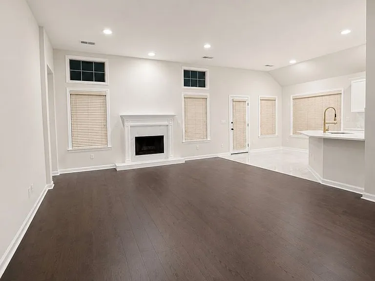 705 Evanwood Dr — Photo 3