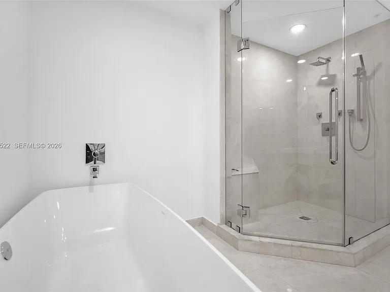 17111 Biscayne Blvd #411 — Photo 26