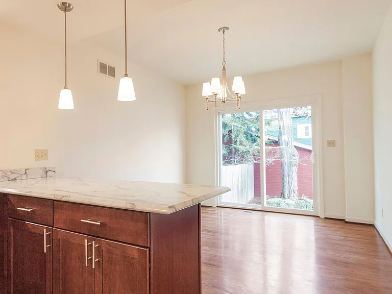 333 Denniston St — Photo 3