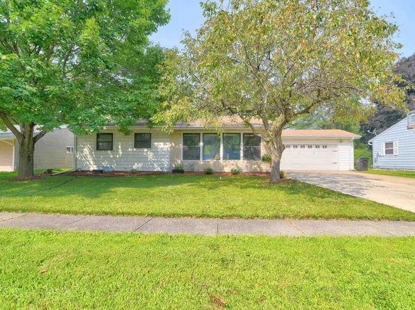 909 N 14th St, Estherville, IA 51334