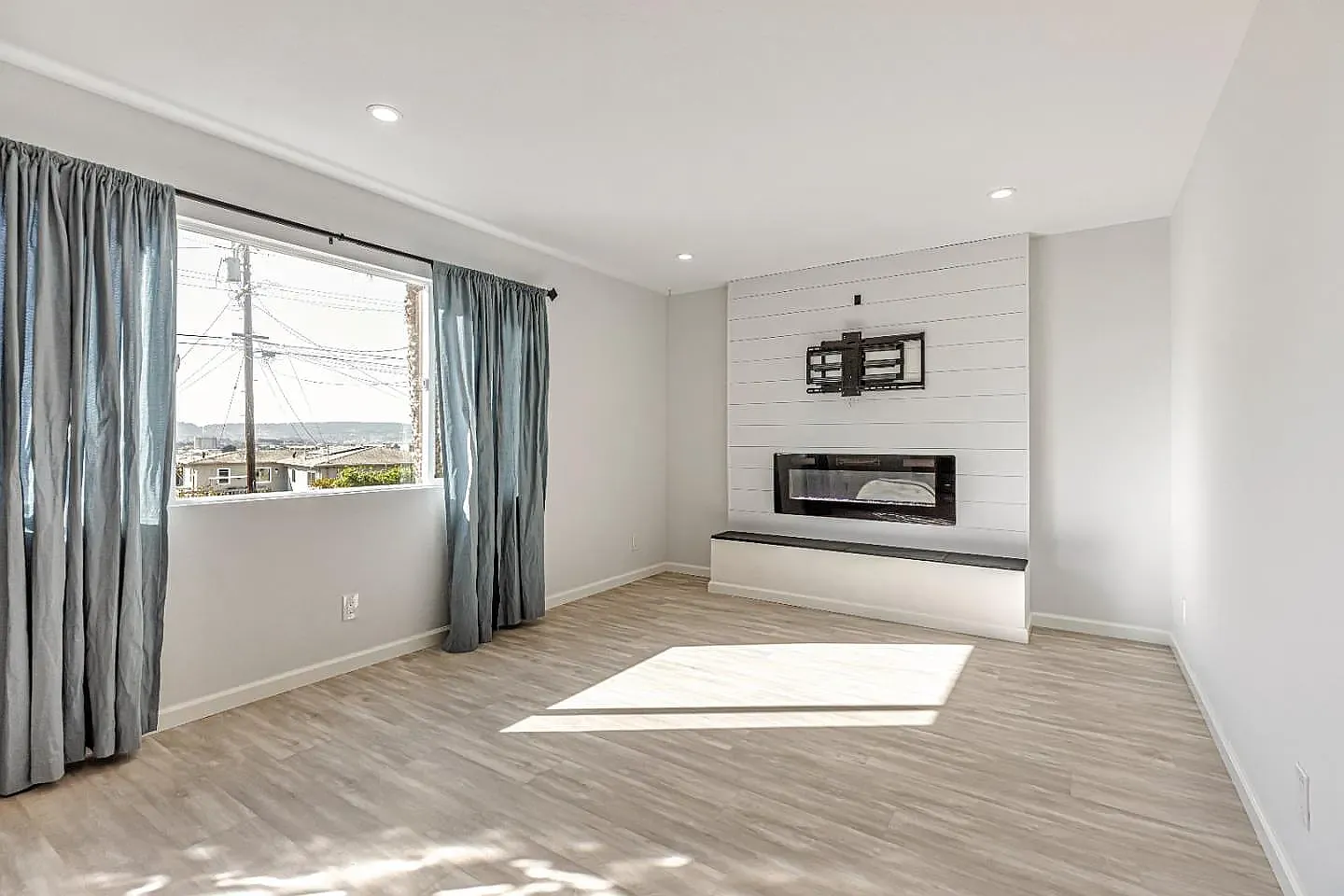 3 bed, 1237 sqft, $4,600 — Photo 3