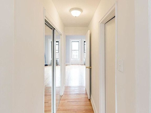 4th image of 326 Jefferson Ave APT 4