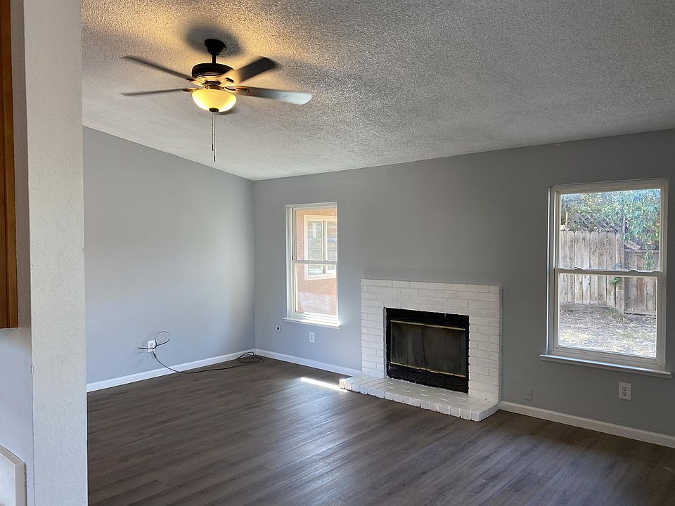 1st image of 2738 Sierra St
