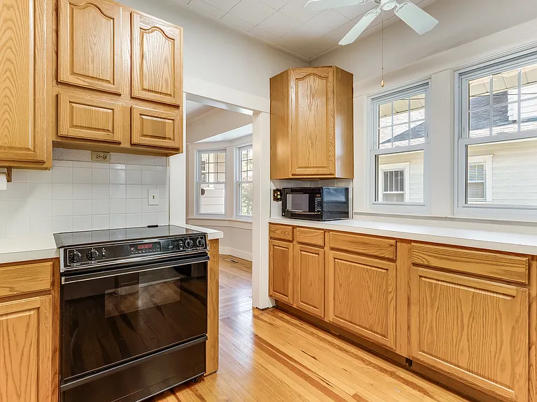 122 S Belmont Ave — Photo 27