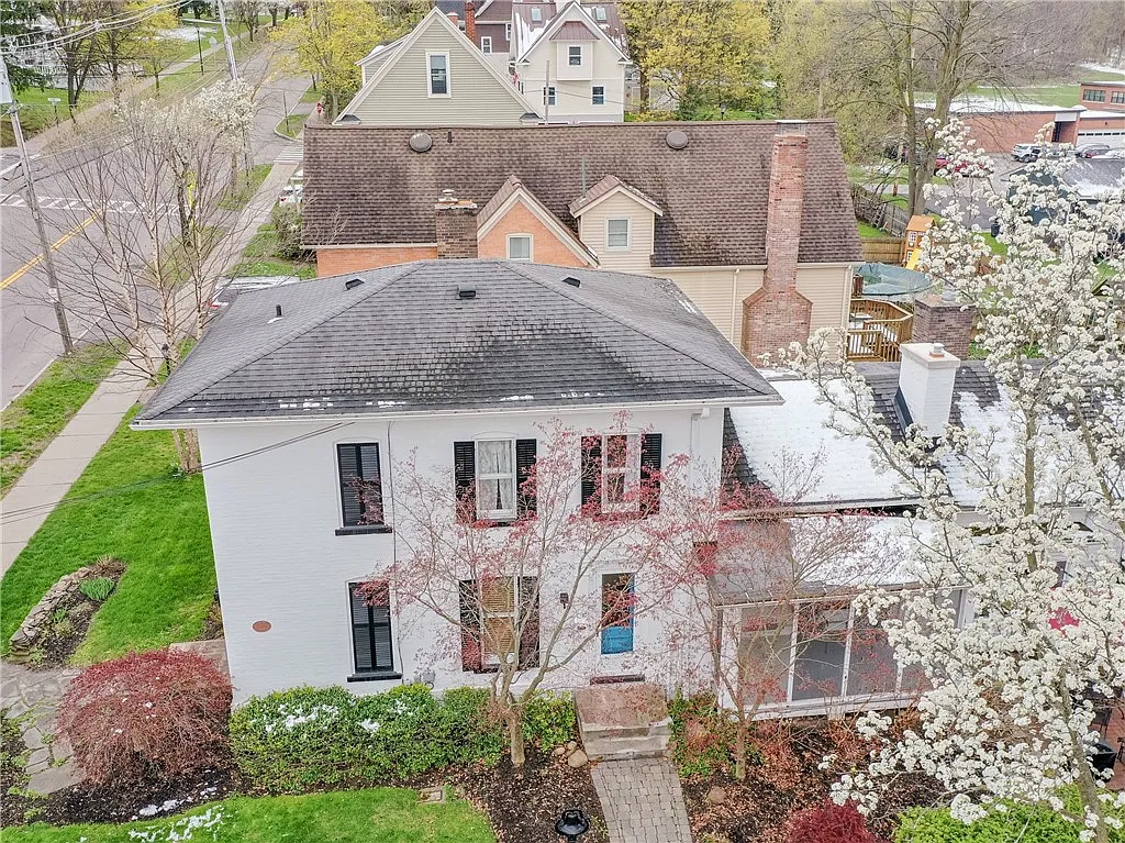 164 S Main St — Photo 2