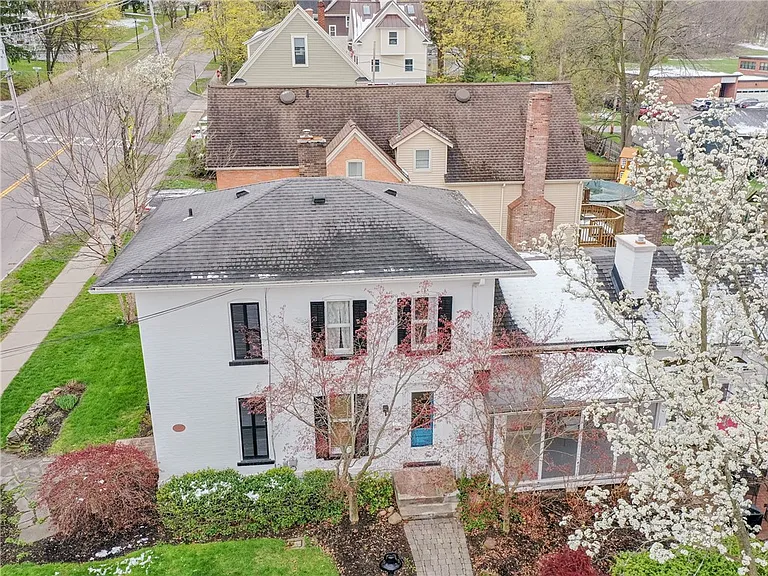 164 S Main St — Photo 2