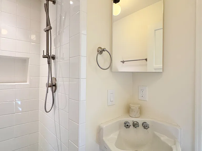 Rotary Dr — Photo 11