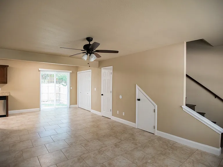 2096 E Honeysuckle Ln — Photo 4