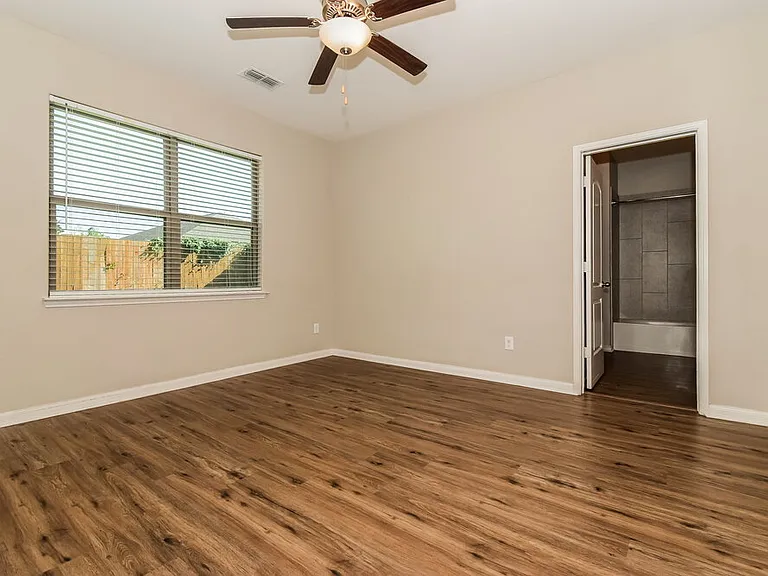 204 Aaron St — Photo 10