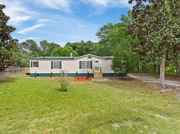 546 Pauline Dr, Bonneau, SC 29431