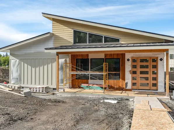 381 Clinton St #5200, Ashland, OR 97520