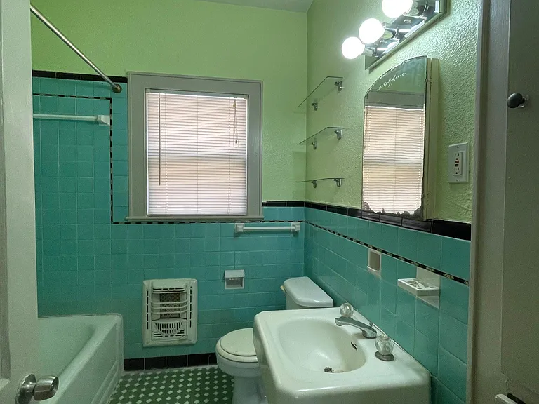 713 E Elmira St — Photo 20