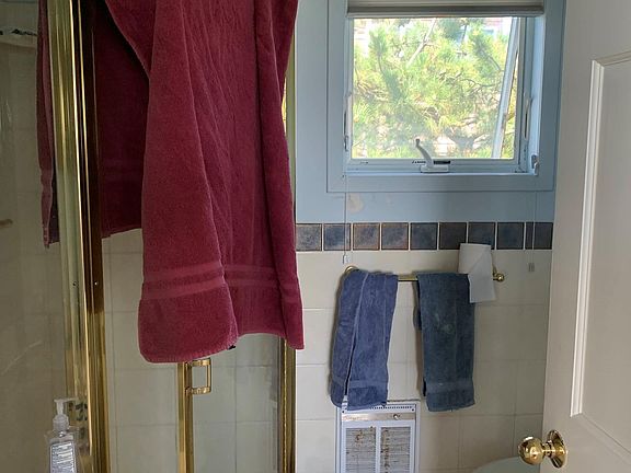 5th image of 62 Ivy Ave