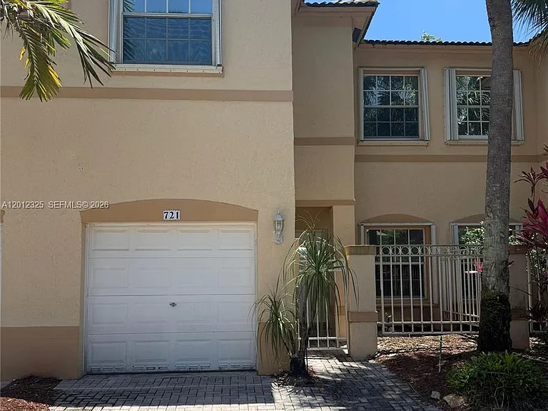 721 NW 170th Ter #721 — Photo 25
