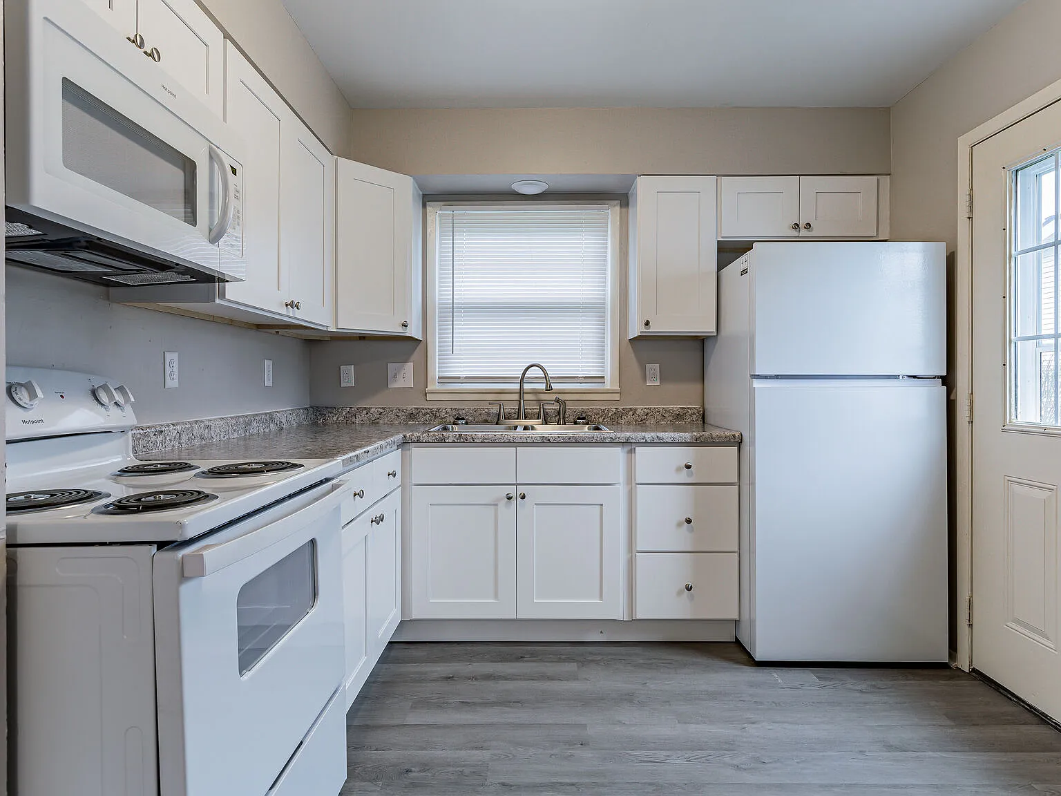 2 bed, 800 sqft, $850 — Photo 2