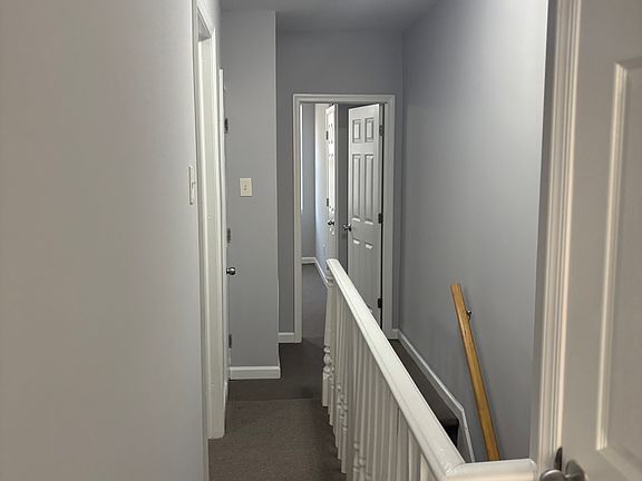 3rd image of 1322 W Victoria St