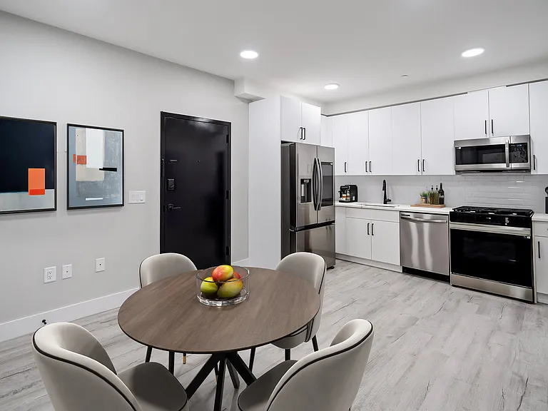 80 Romaine Ave — Photo 14