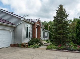 8633 Oliver Rd, Erie, PA 16509