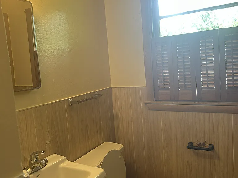1/2 bath off 3rd bedroom