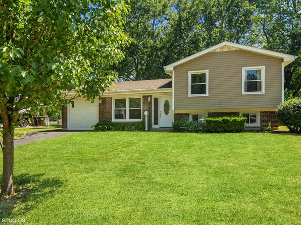 110 Meadowbrook Ln, Lake Zurich, IL 60047