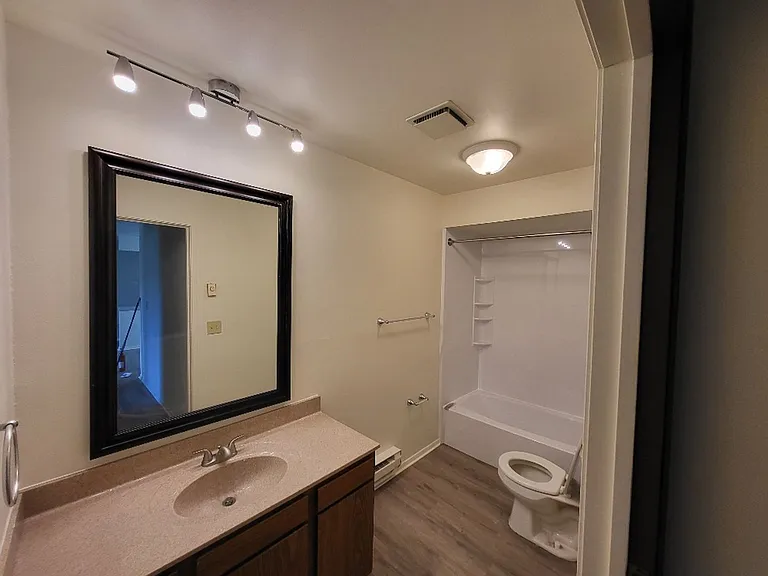 1323 Meadowcreek Dr — Photo 3