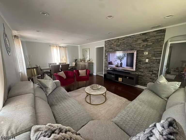 329 Ford Ave — Photo 5