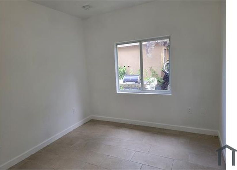2480 NW 4th Ct, photo 6