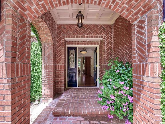 5th image of 25975 Alicante Ln