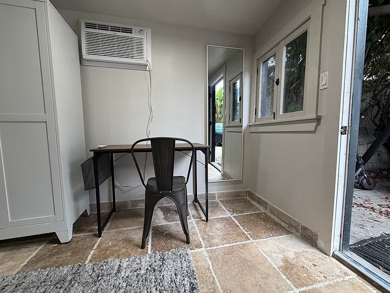826 S Burlington Ave #G2 — Photo 5