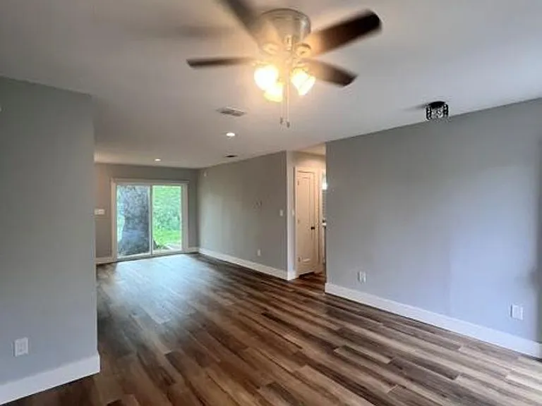 200 Deen Ave — Photo 2