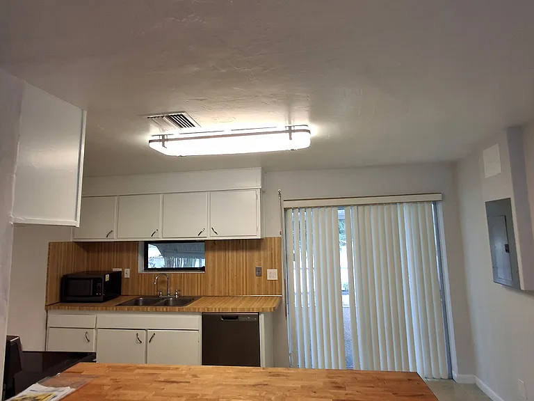 Kitchen island bar