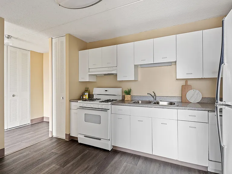 The Pavilion Apartments — Photo 7