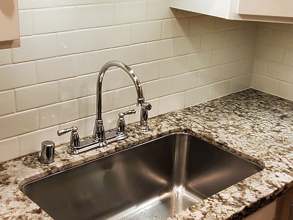 4th image of 425 Warren Dr #1