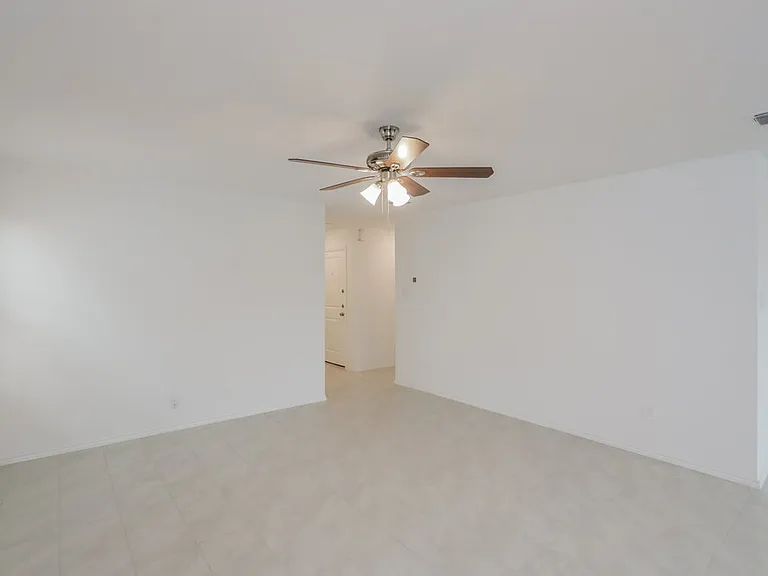 1149 Crestview Dr — Photo 6
