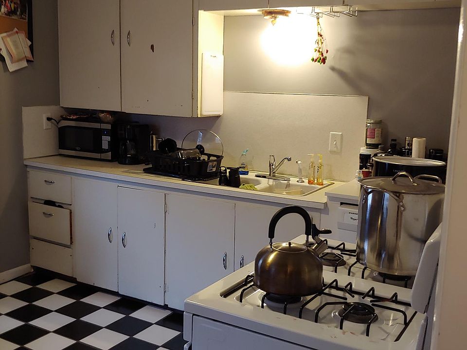 1st image of 928 S Flood Ave #3