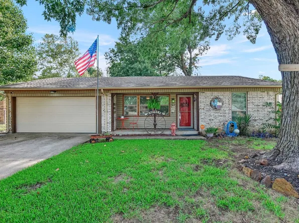 1710 Floral Dr, Gainesville, TX 76240