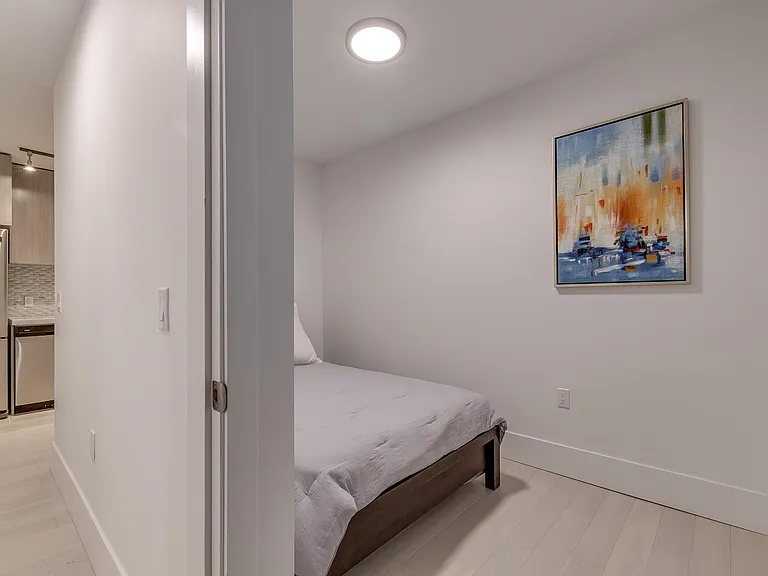 1425 Haro St #104 — Photo 15
