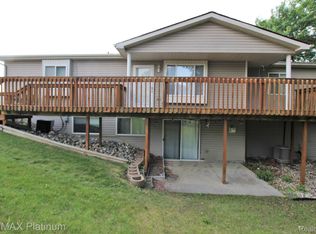 9468 Forestview Cir, Grand Blanc, MI 48439