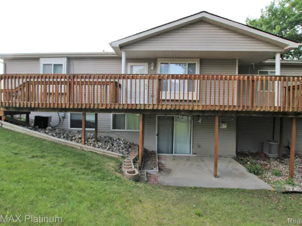 9468 Forestview Cir, Grand Blanc, MI 48439