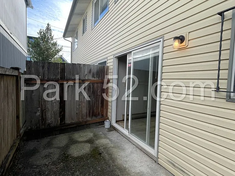 631 N Fife St #1 — Photo 9