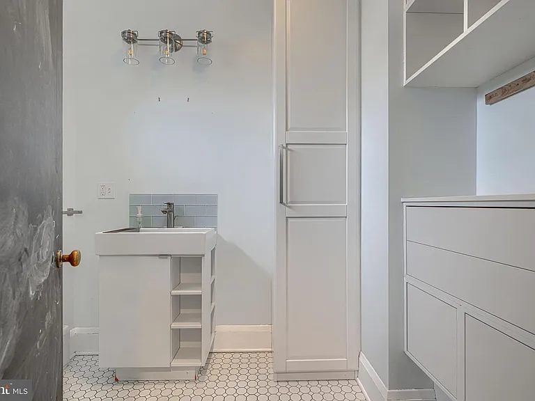 2210 Lake Ave — Photo 24