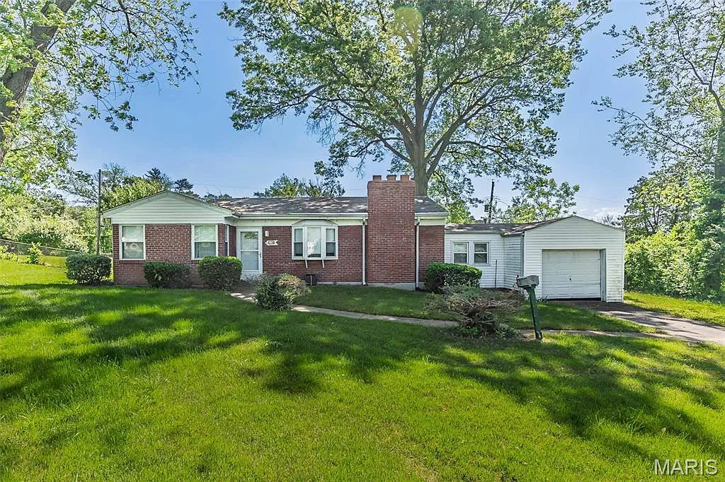 548 Hentschel Pl photo 1